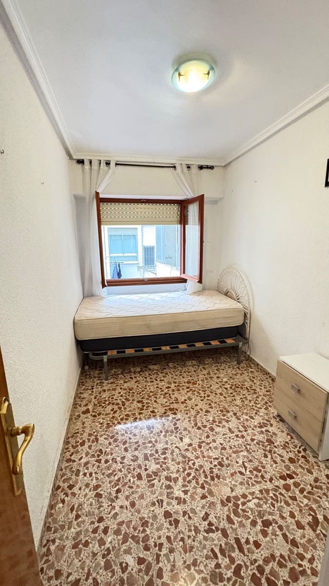 4 soveværelse Lejlighed til salg i Alicante by - € 185.000 (Ref: 9439493)