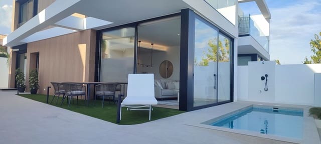 3 makuuhuone Huvila myytävänä paikassa Torre de la Horadada, Pilar de la Horadada mukana uima-altaan 
autotalli - 599 900 € (Ref: 9473829)