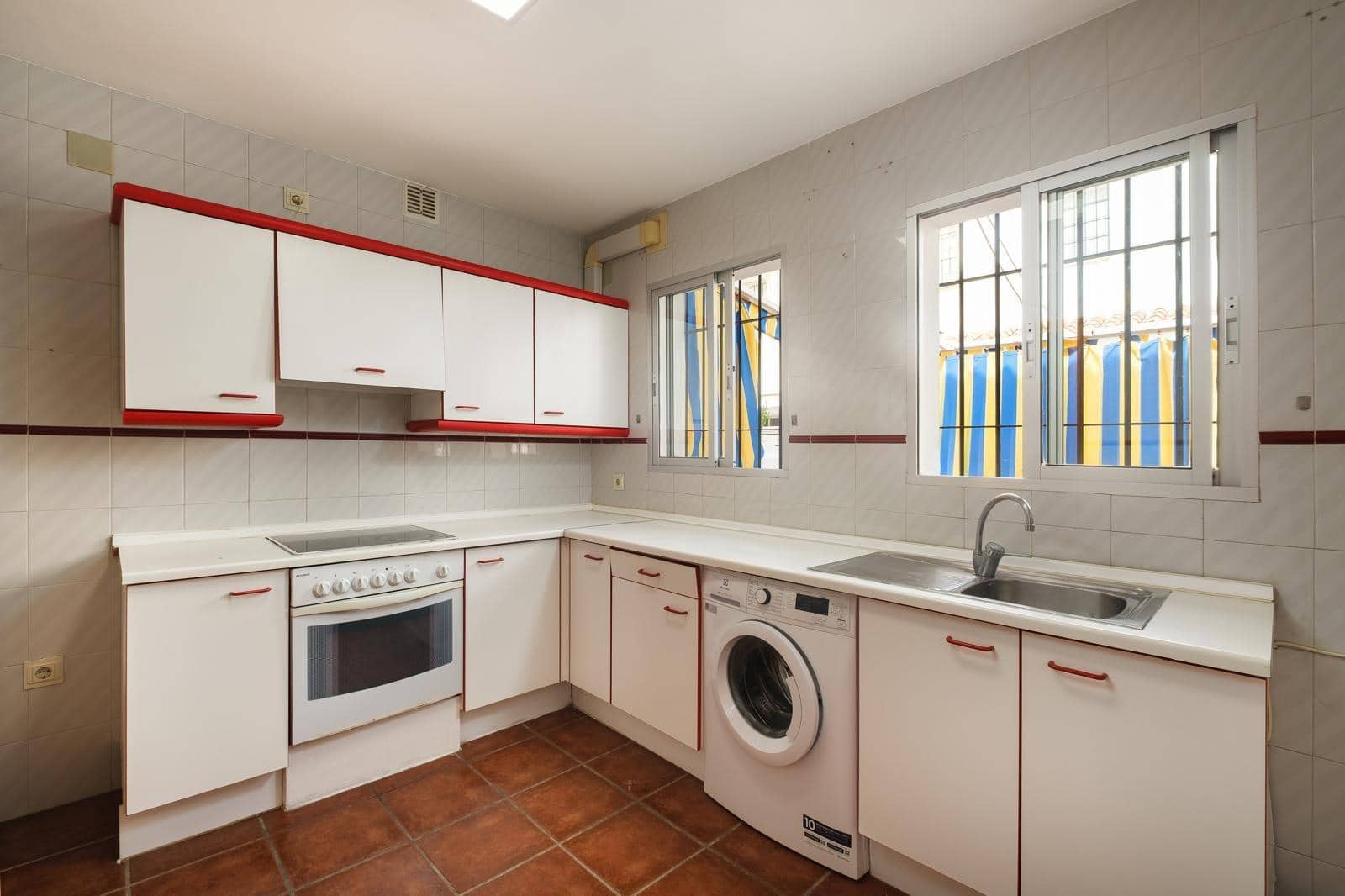 6 soveværelse Rækkehus til salg i Rincon de la Victoria med swimmingpool - € 495.000 (Ref: 10007241)