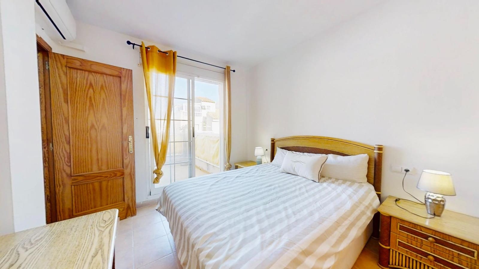 3 camera da letto Bungalow da affittare in Torrevieja - 1.100 € (Rif: 10021021)