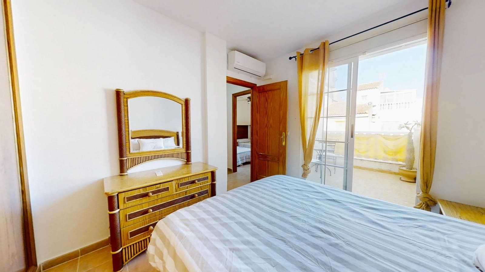3 camera da letto Bungalow da affittare in Torrevieja - 1.100 € (Rif: 10021021)