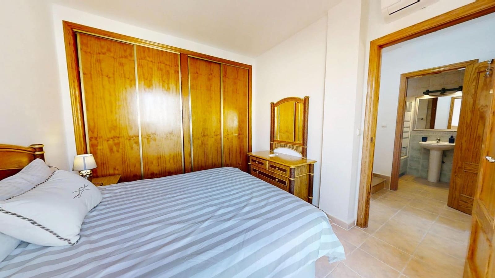 3 camera da letto Bungalow da affittare in Torrevieja - 1.100 € (Rif: 10021021)