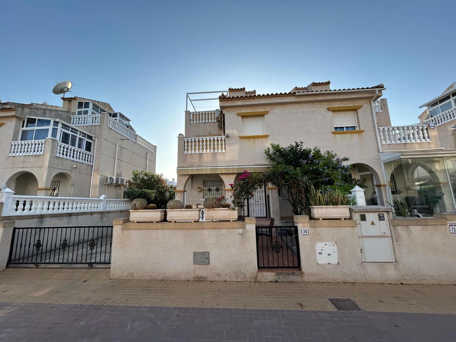 3 bedroom Bungalow for rent in Torrevieja - € 1,100 (Ref: 10021021)