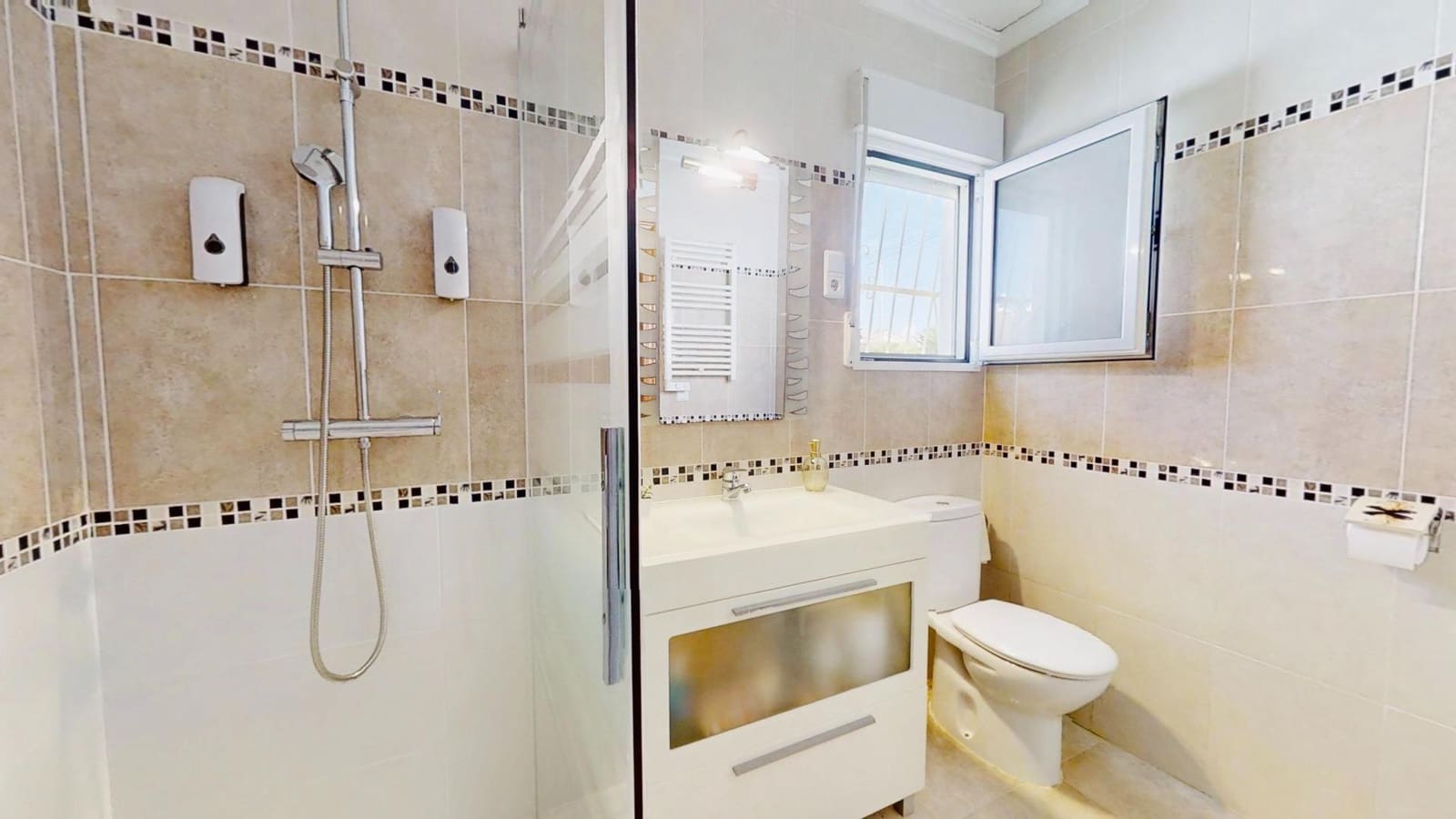 3 bedroom Villa for sale in Rojales with pool garage - € 398,000 (Ref: 10159825)