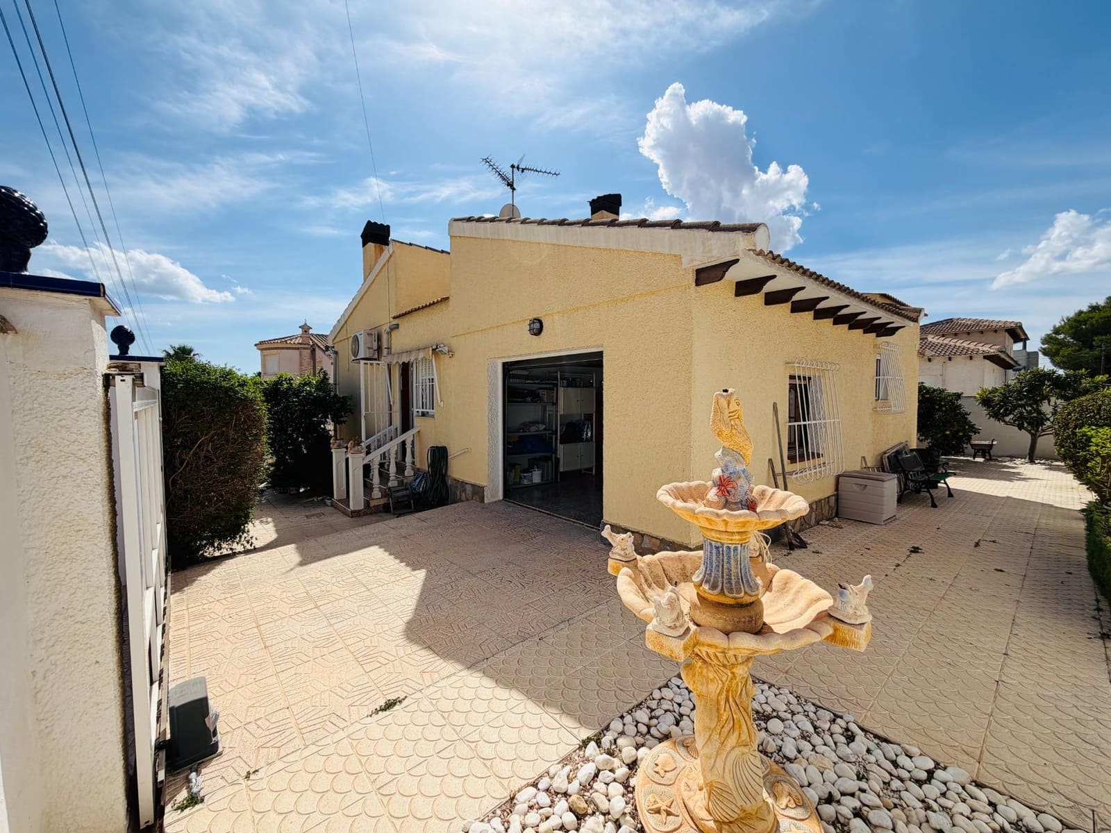 3 bedroom Villa for sale in Rojales with pool garage - € 398,000 (Ref: 10159825)