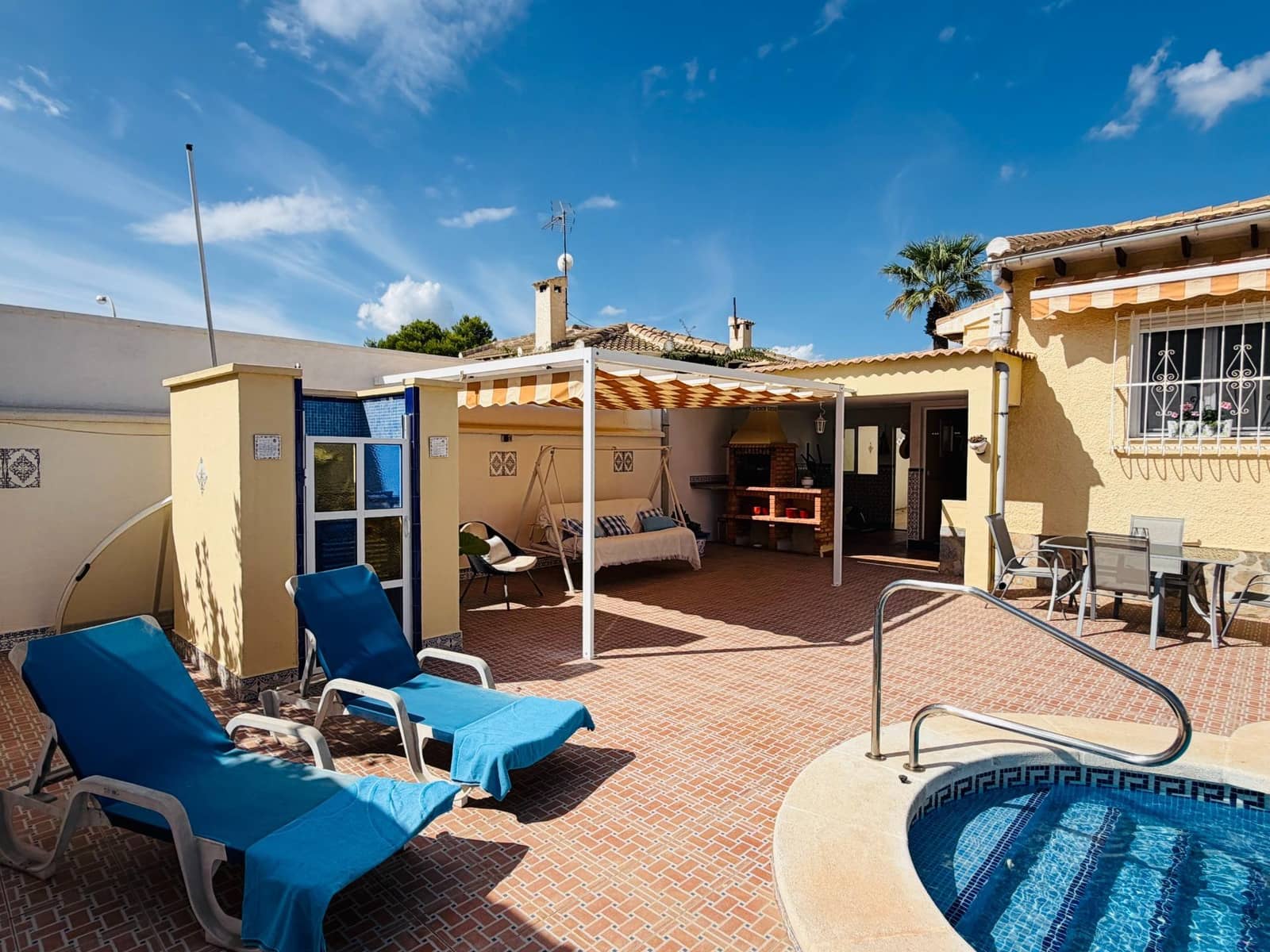 3 bedroom Villa for sale in Rojales with pool garage - € 398,000 (Ref: 10159825)