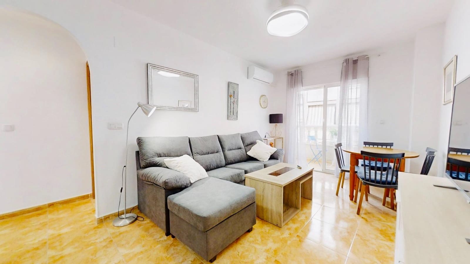 2 bedroom Flat for rent in Torrevieja - € 775 (Ref: 10159826)