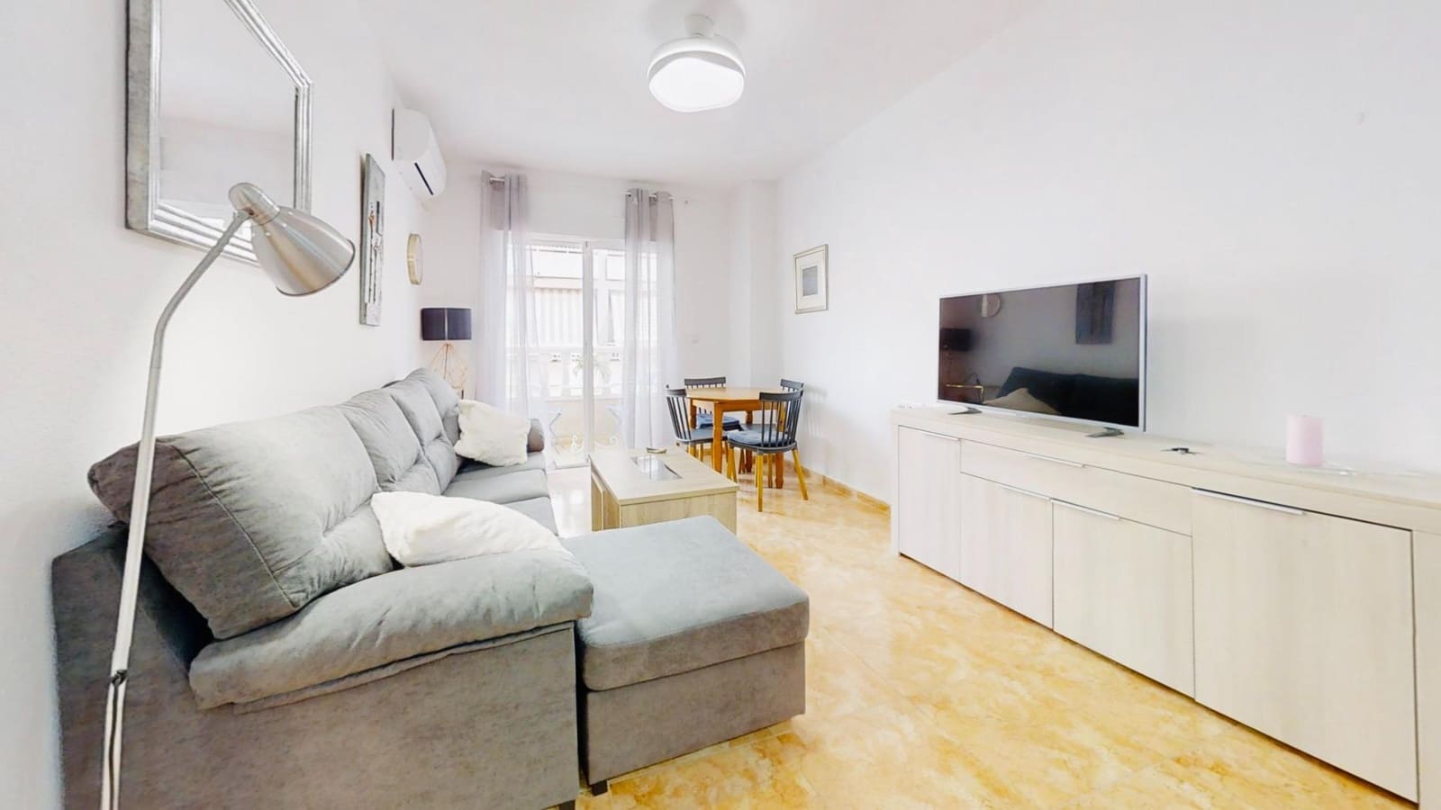 2 bedroom Flat for rent in Torrevieja - € 775 (Ref: 10159826)