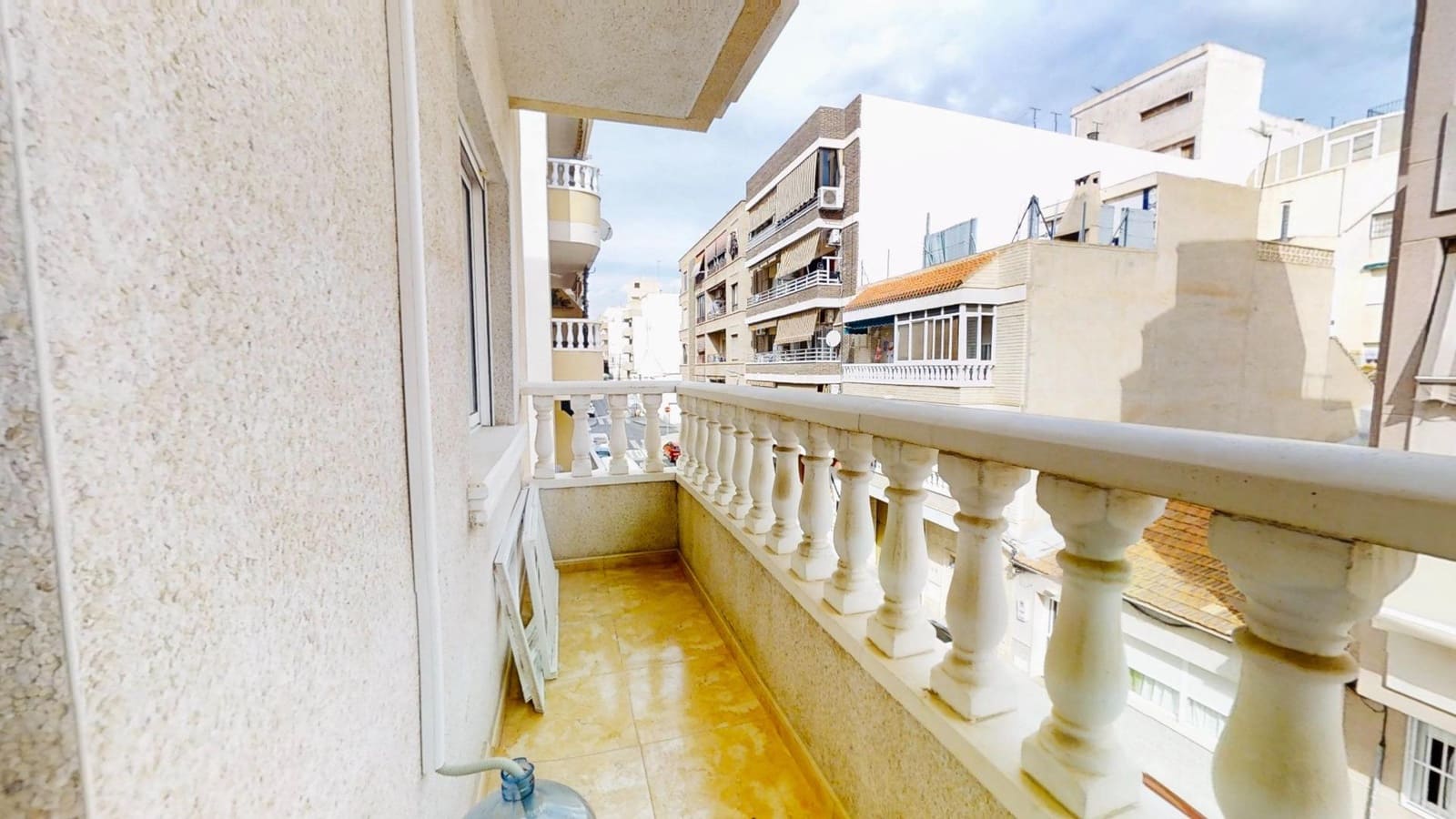 2 bedroom Flat for rent in Torrevieja - € 775 (Ref: 10159826)