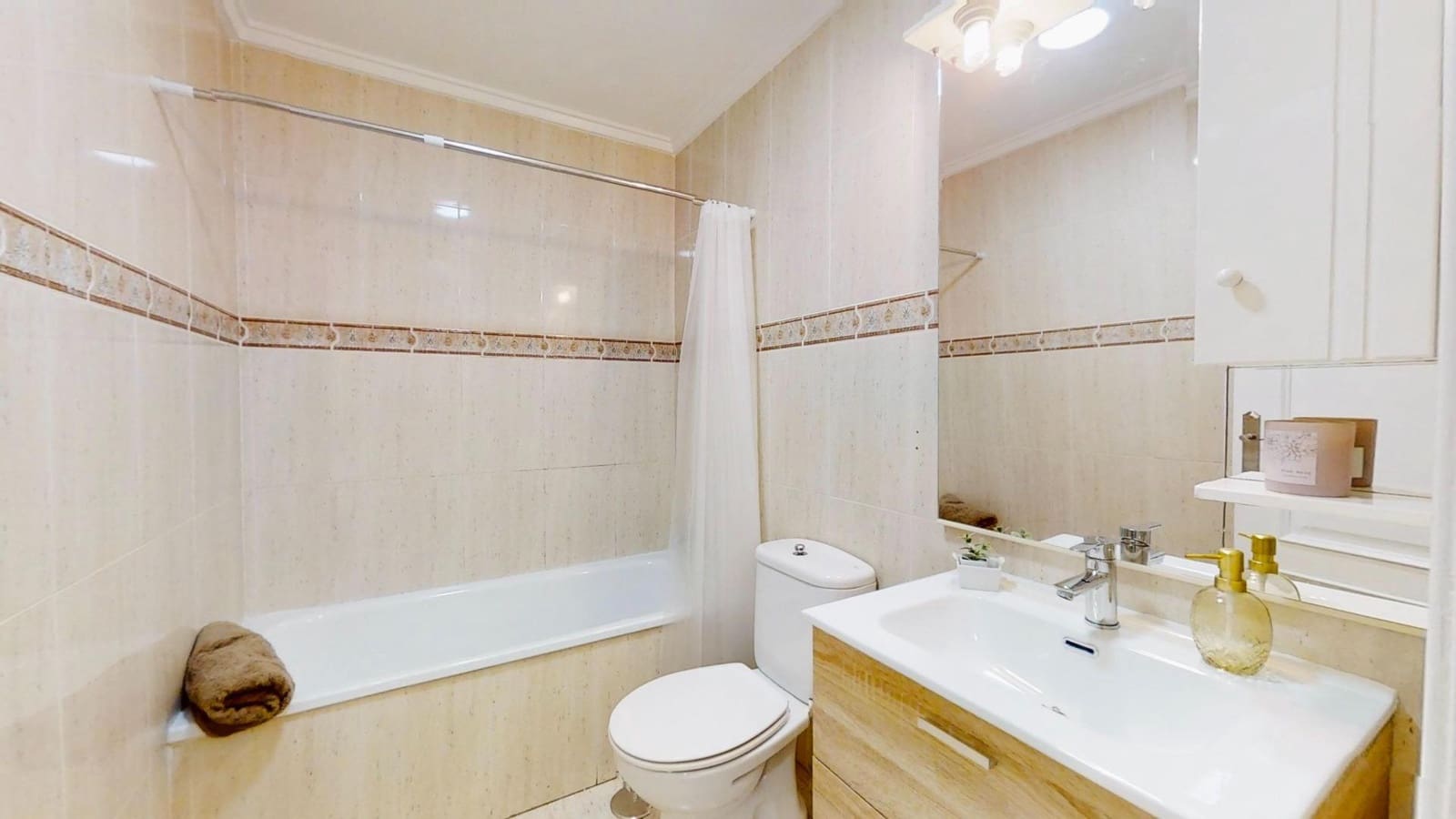 Appartement de 3 chambres à louer à Torrevieja - 1 100 € (Ref: 10168557)