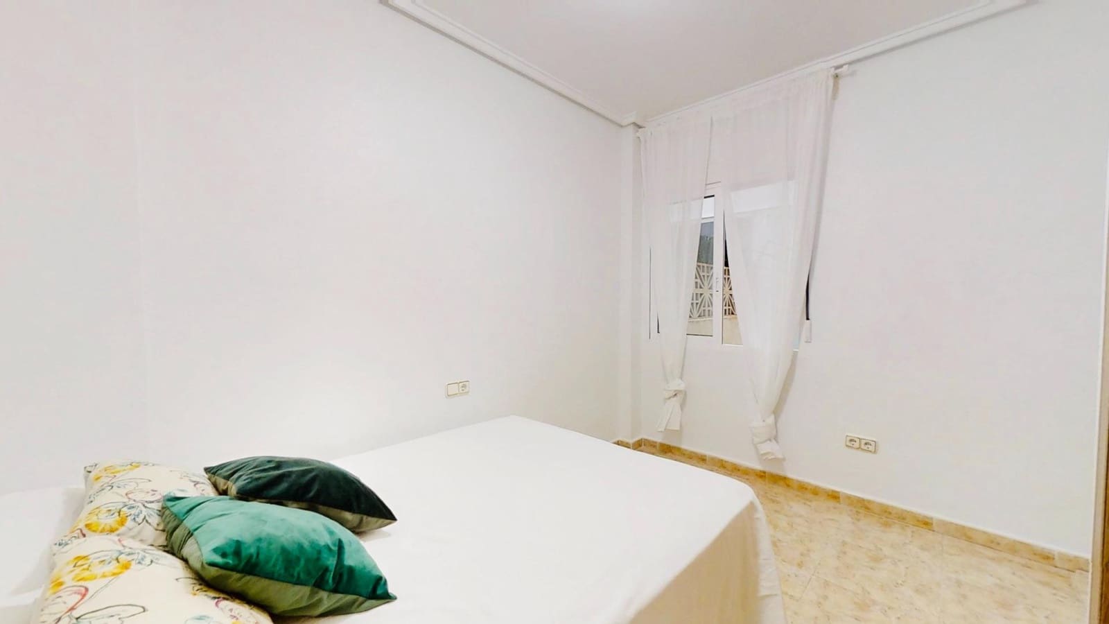 Appartement de 3 chambres à louer à Torrevieja - 1 100 € (Ref: 10168557)