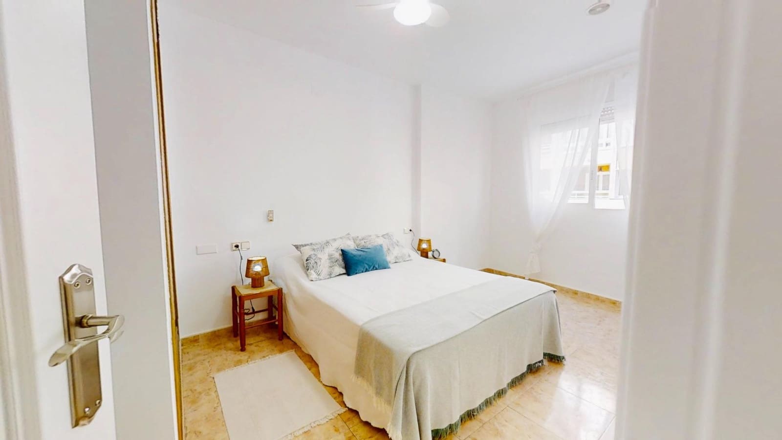 Appartement de 3 chambres à louer à Torrevieja - 1 100 € (Ref: 10168557)