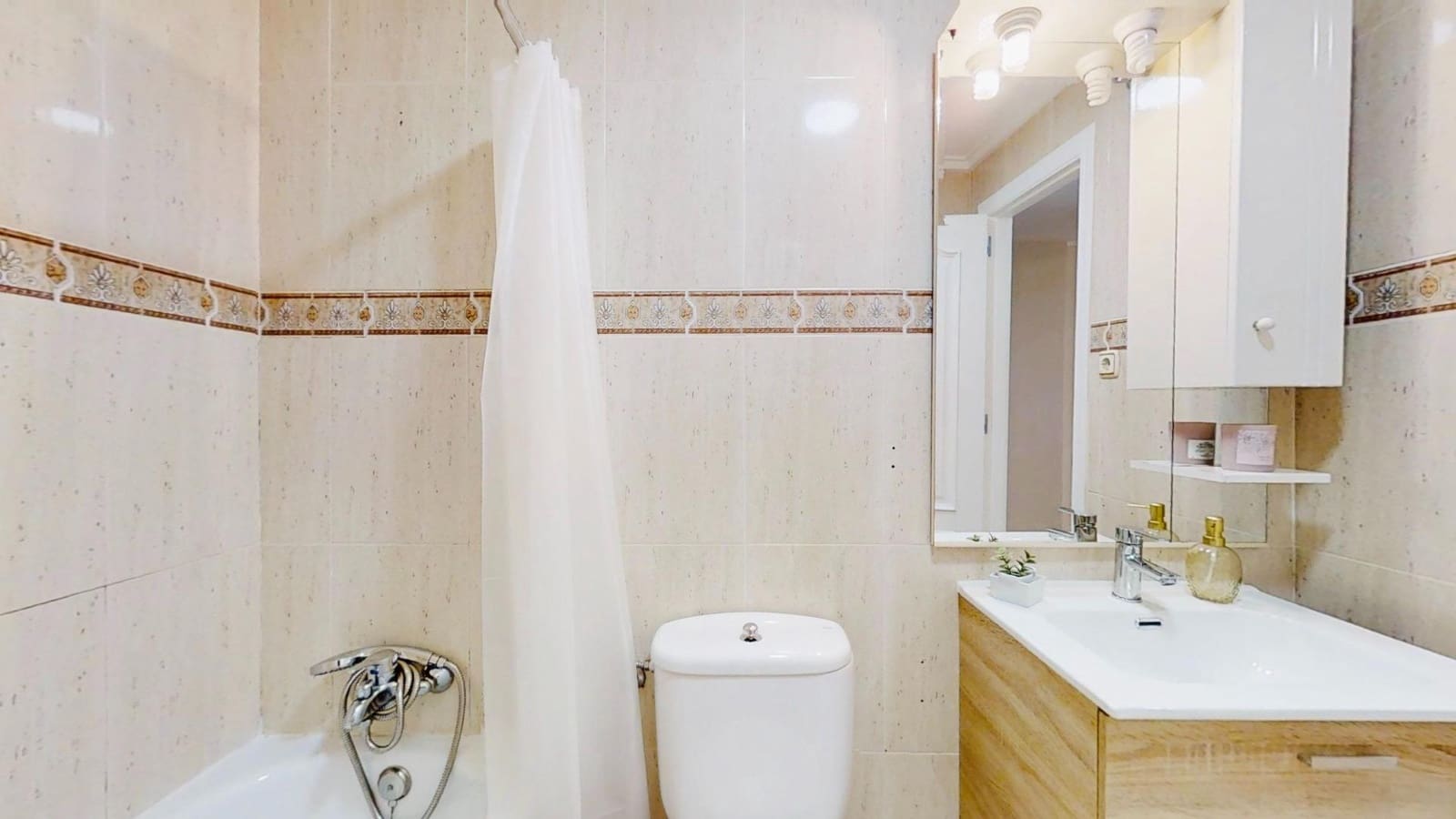 Appartement de 3 chambres à louer à Torrevieja - 1 100 € (Ref: 10168557)