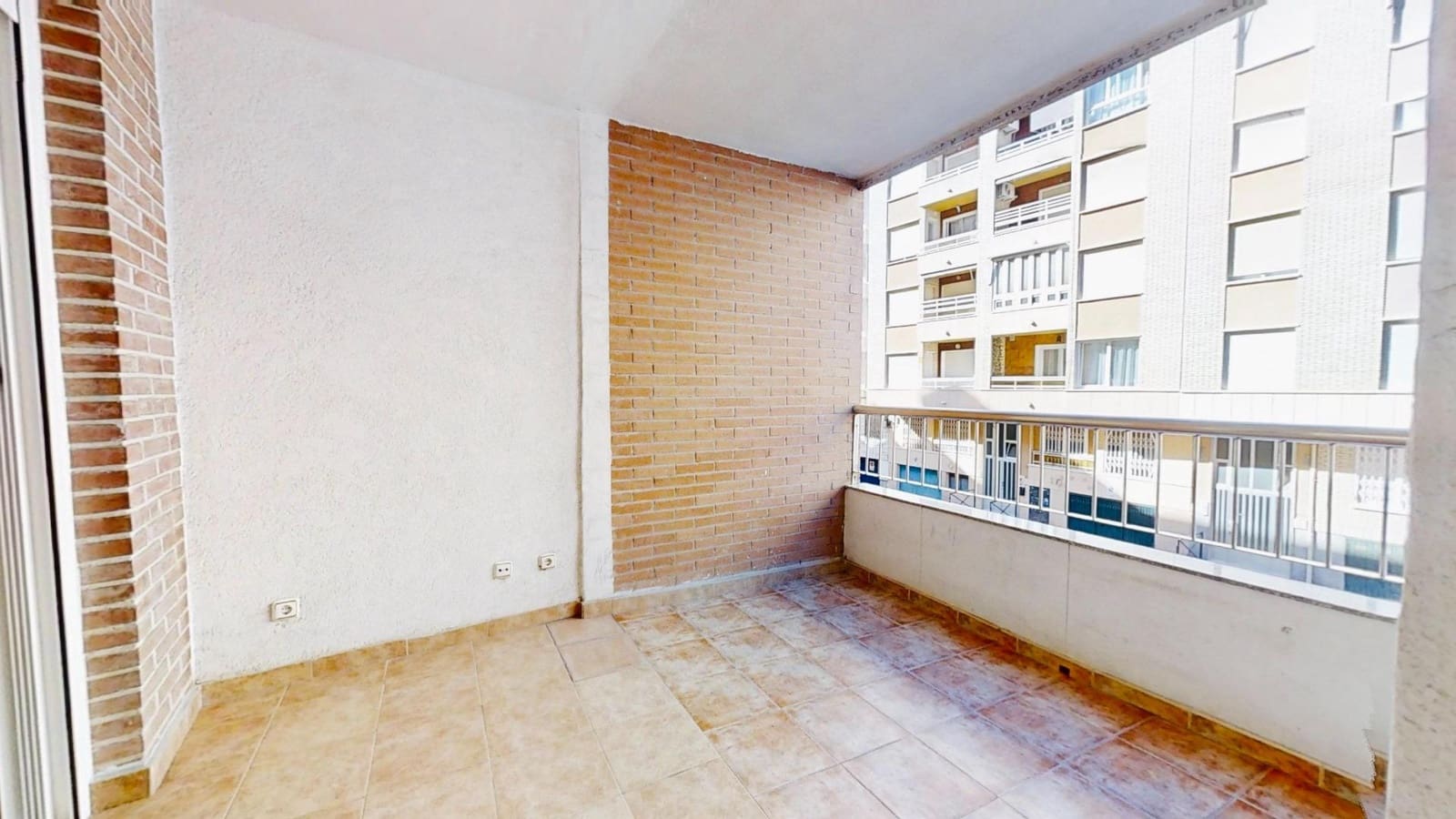 Appartement de 3 chambres à louer à Torrevieja - 1 100 € (Ref: 10168557)