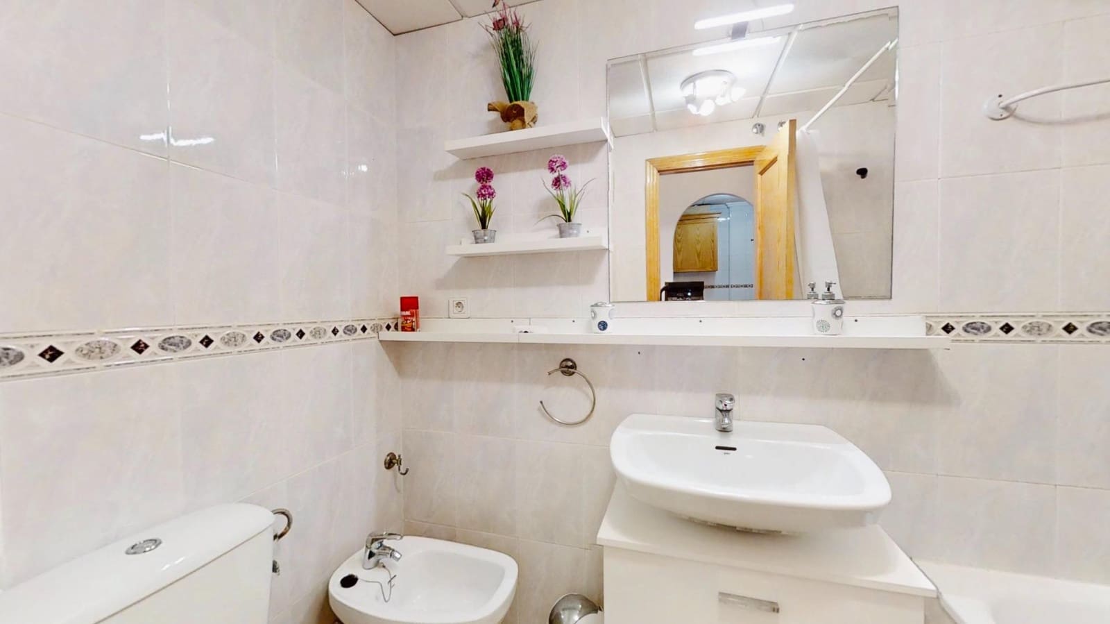 1 bedroom Apartment for rent in Torrevieja with pool - € 650 (Ref: 9188539)