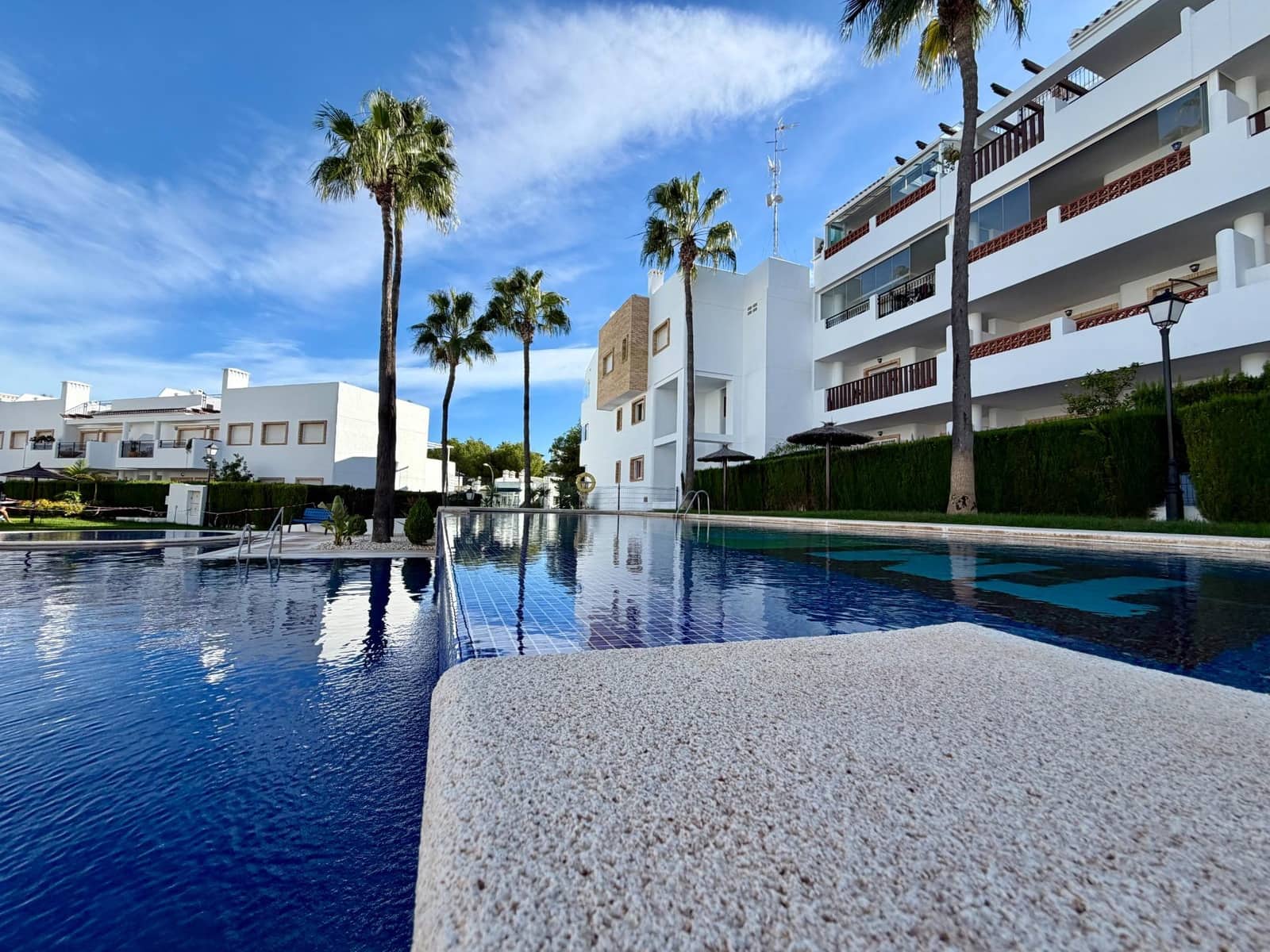 2 makuuhuone Asunto myytävänä paikassa Villamartin mukana uima-altaan - 203 000 € (Ref: 9341300)