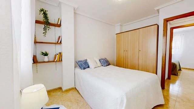 2 makuuhuone Kattohuoneisto myytävänä paikassa Centro - Muelle Pesquero, Torrevieja mukana uima-altaan - 138 900 € (Ref: 9355943)