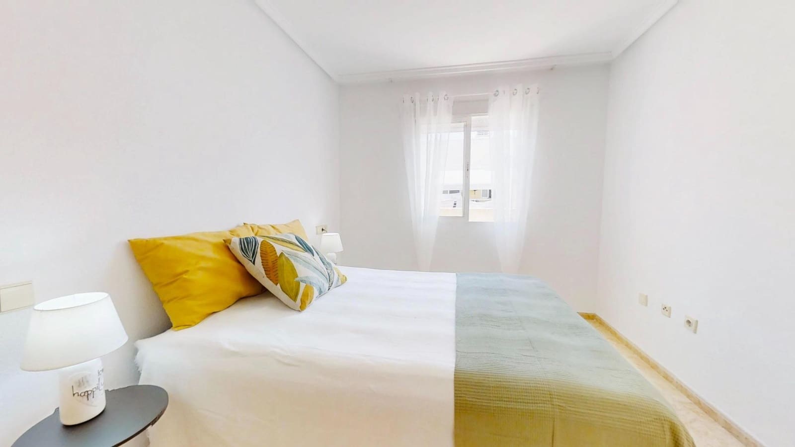 2 slaapkamer Penthouse te koop in Torrevieja met zwembad - € 138.900 (Ref: 9355943)