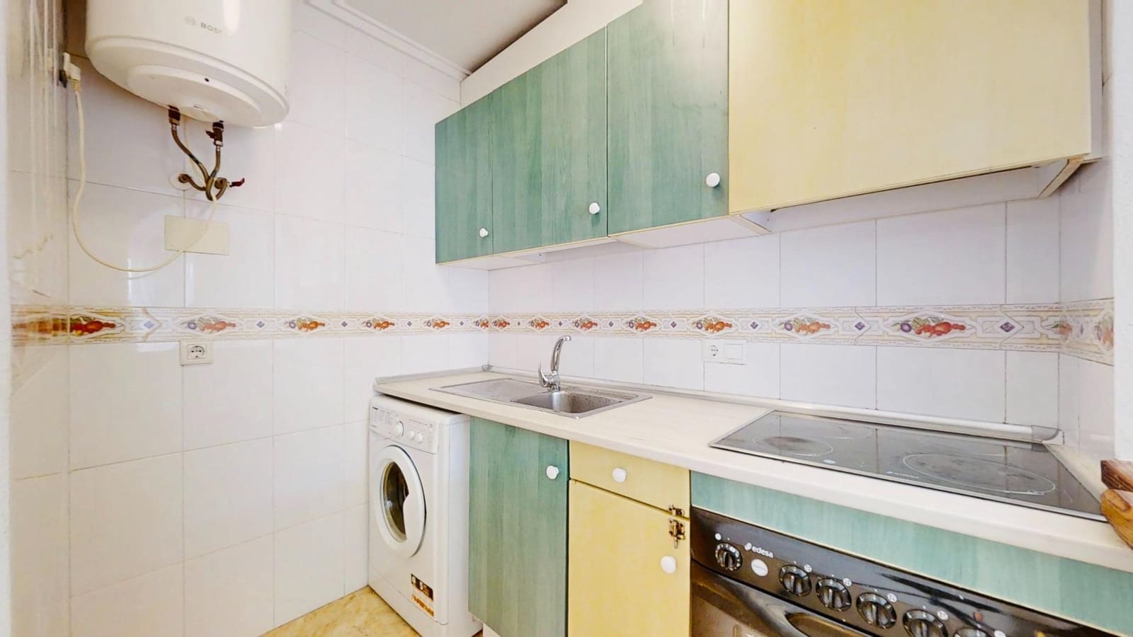 2 bedroom Penthouse for sale in Torrevieja with pool - € 138,900 (Ref: 9355943)