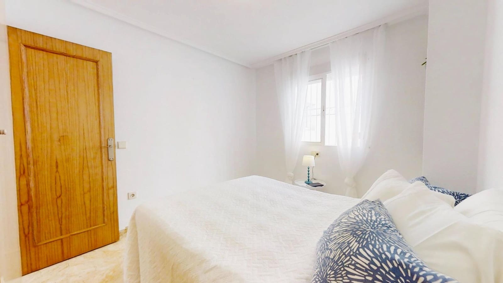 2 sypialnia Penthouse na sprzedaż w Torrevieja z basenem - 129 900 € (Ref: 9355943)