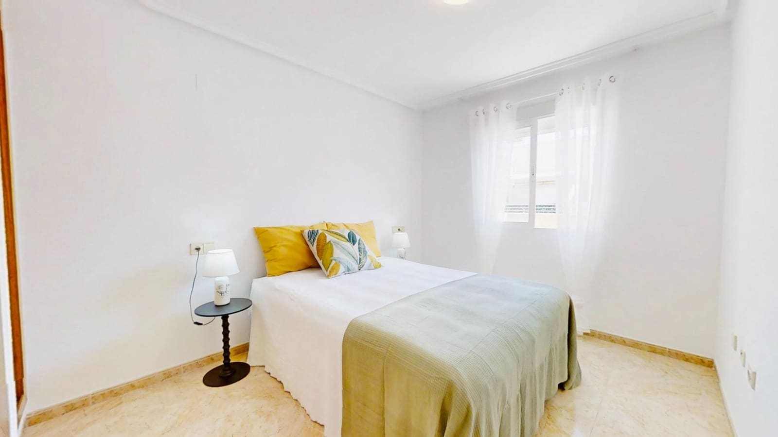 2 sypialnia Penthouse na sprzedaż w Torrevieja z basenem - 136 500 € (Ref: 9355943)