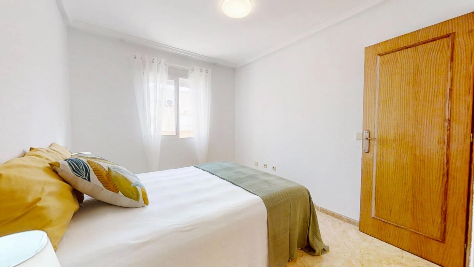 2 sypialnia Penthouse na sprzedaż w Torrevieja z basenem - 136 500 € (Ref: 9355943)