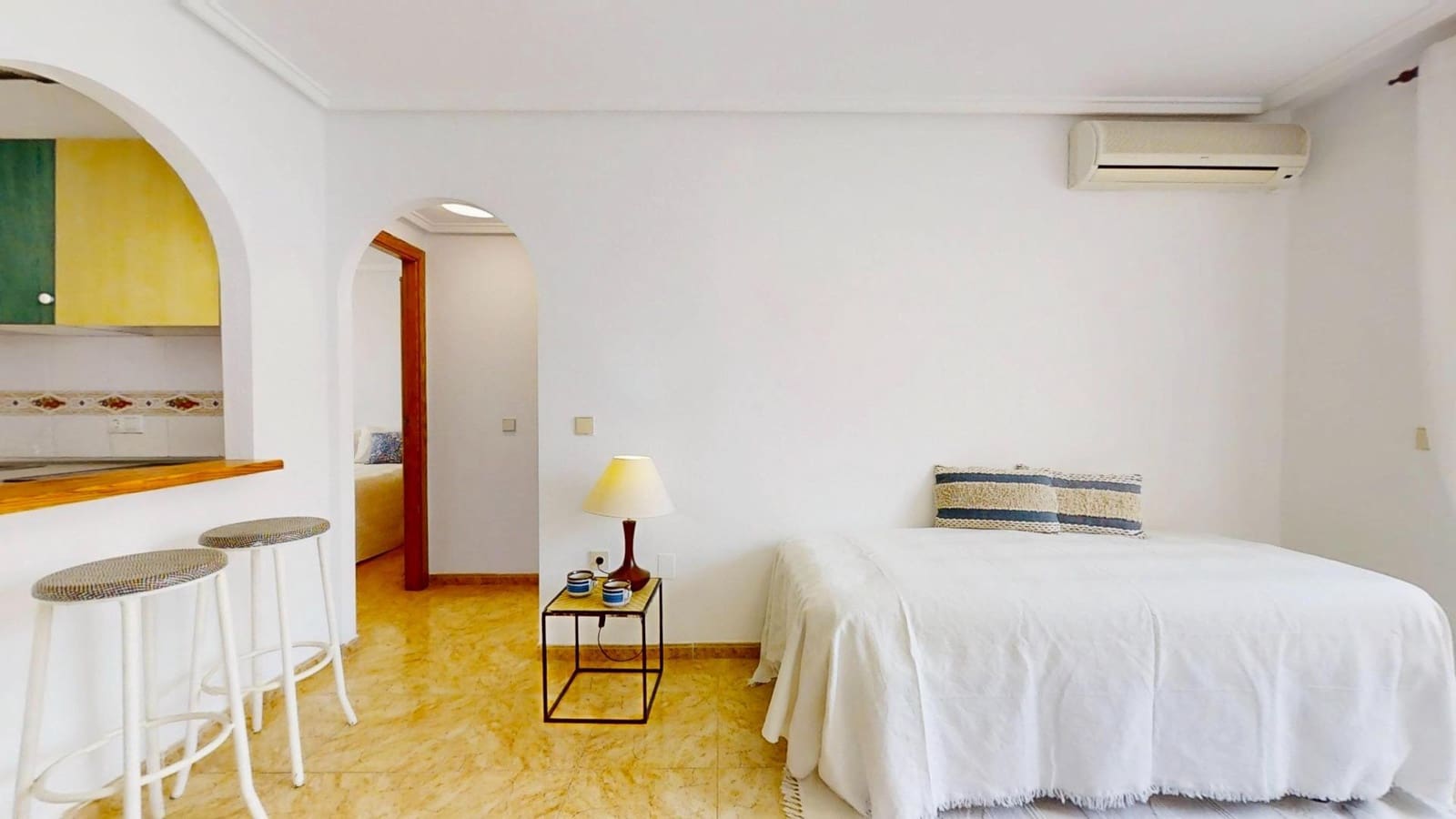 2 sypialnia Penthouse na sprzedaż w Torrevieja z basenem - 136 500 € (Ref: 9355943)