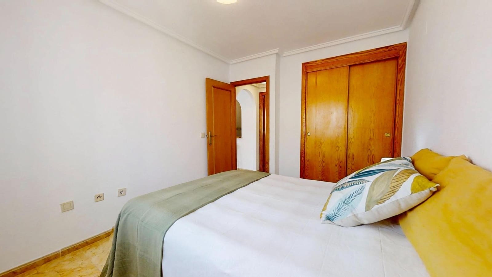 2 sypialnia Penthouse na sprzedaż w Torrevieja z basenem - 136 500 € (Ref: 9355943)