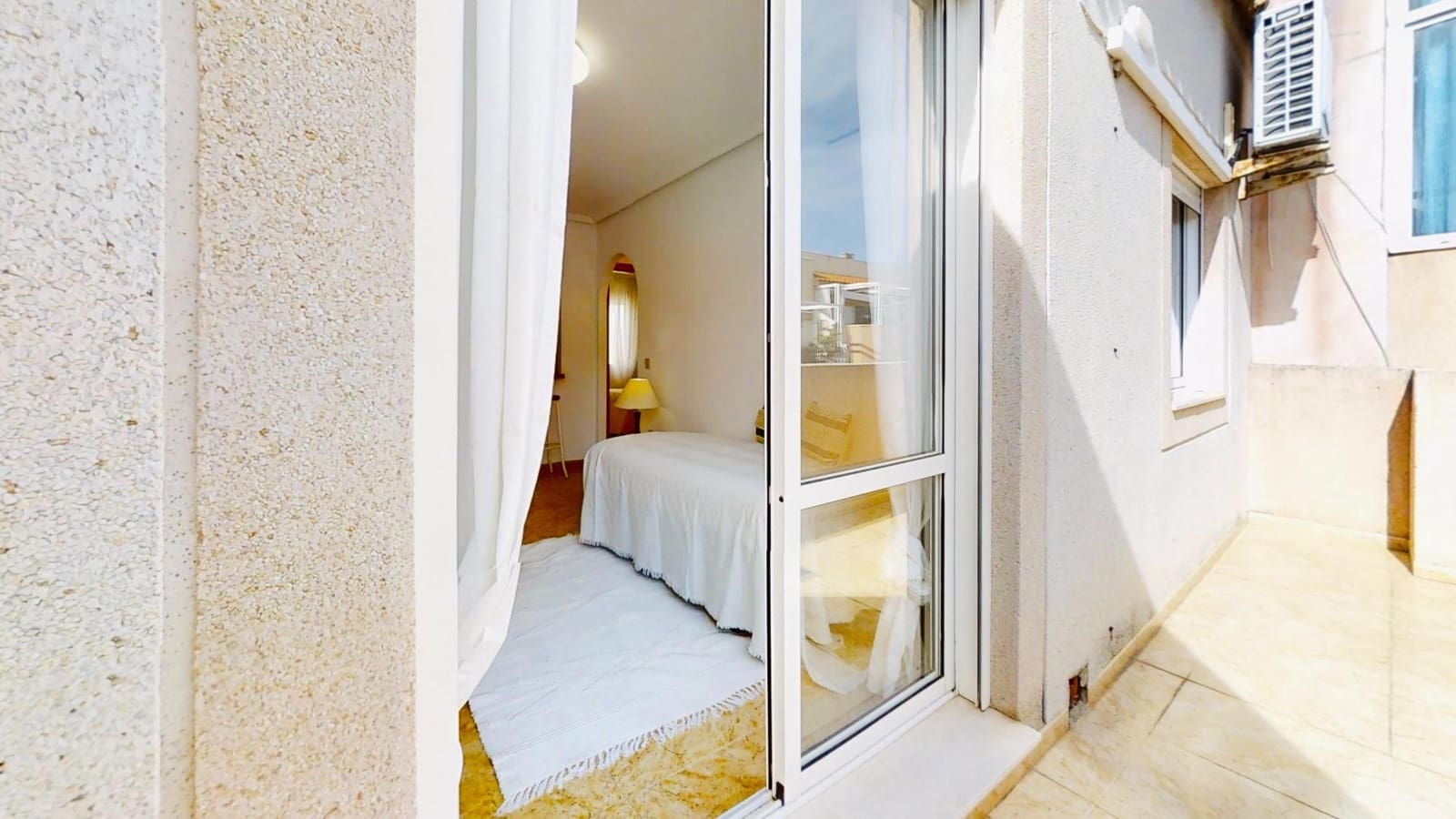 2 sypialnia Penthouse na sprzedaż w Torrevieja z basenem - 136 500 € (Ref: 9355943)