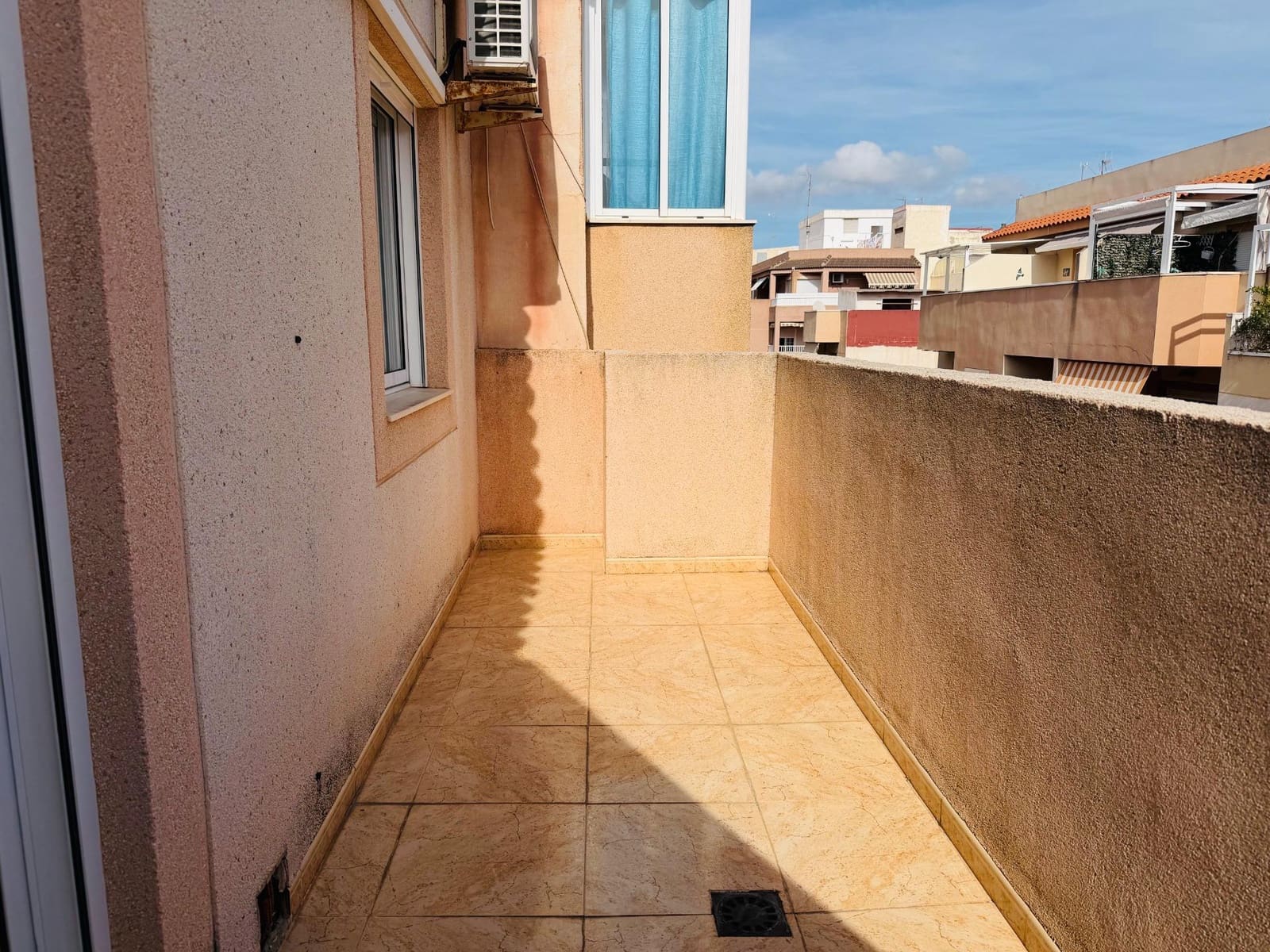 2 sypialnia Penthouse na sprzedaż w Torrevieja z basenem - 136 500 € (Ref: 9355943)