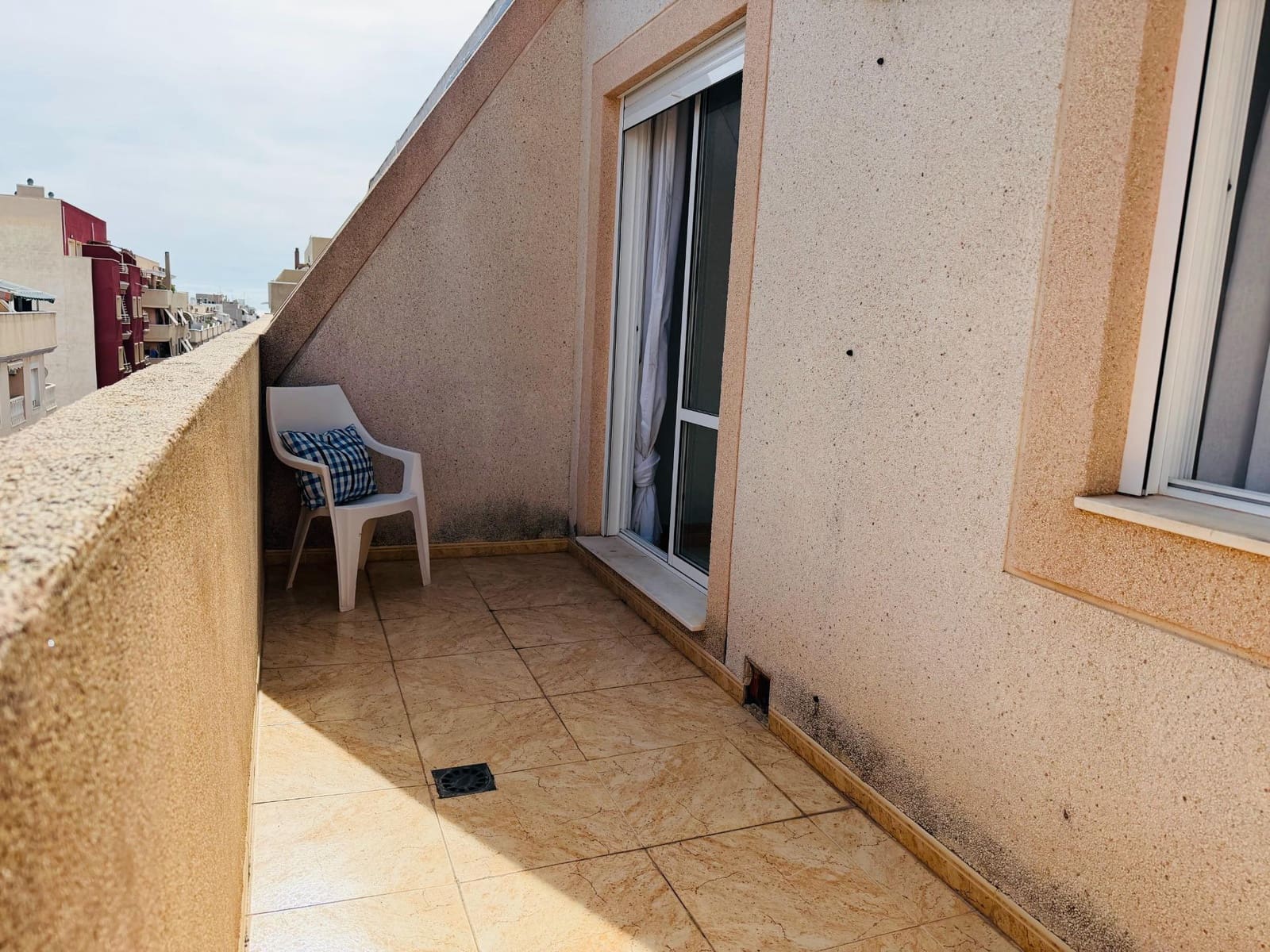 2 sypialnia Penthouse na sprzedaż w Torrevieja z basenem - 136 500 € (Ref: 9355943)