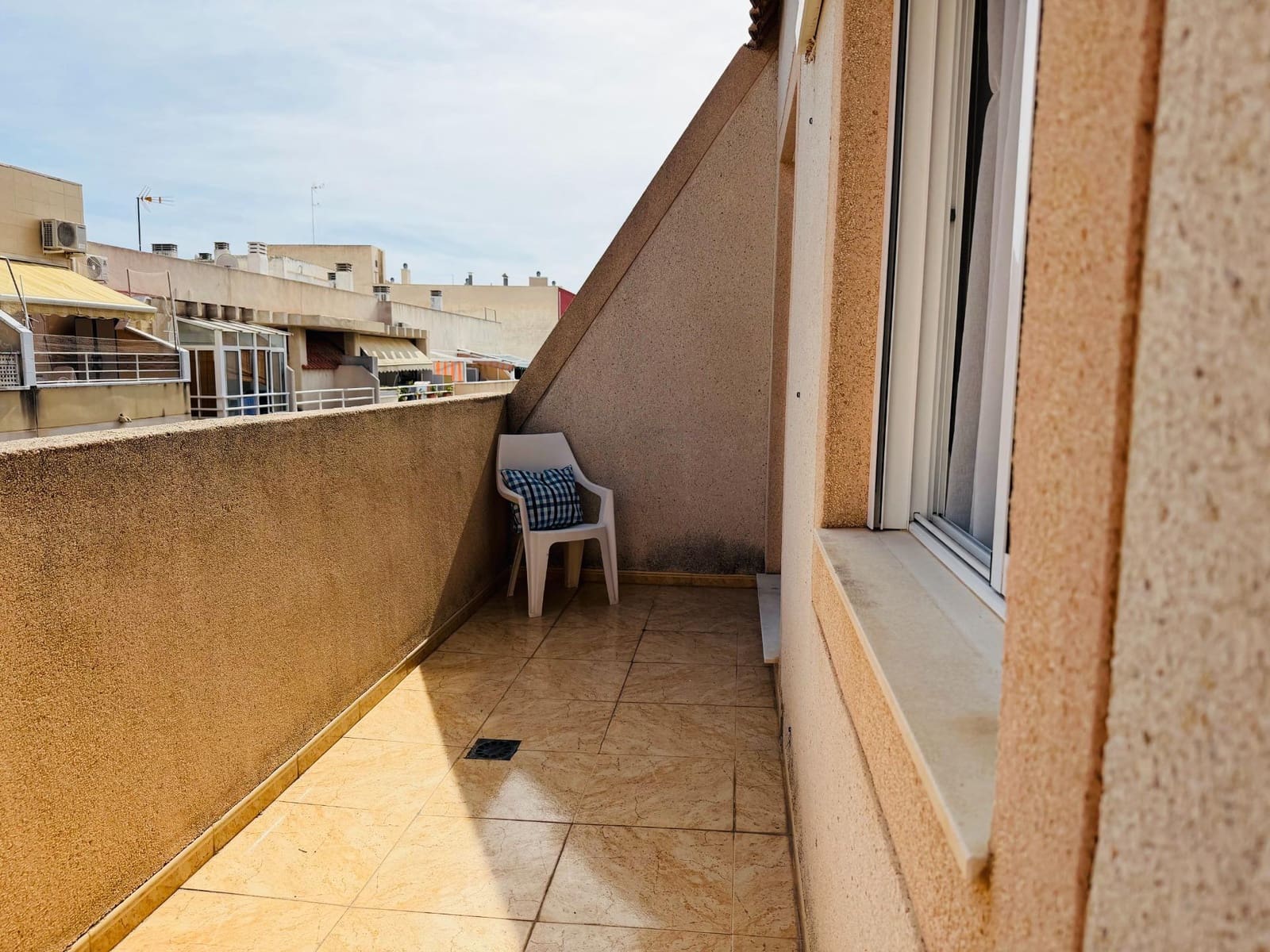 2 sypialnia Penthouse na sprzedaż w Torrevieja z basenem - 136 500 € (Ref: 9355943)