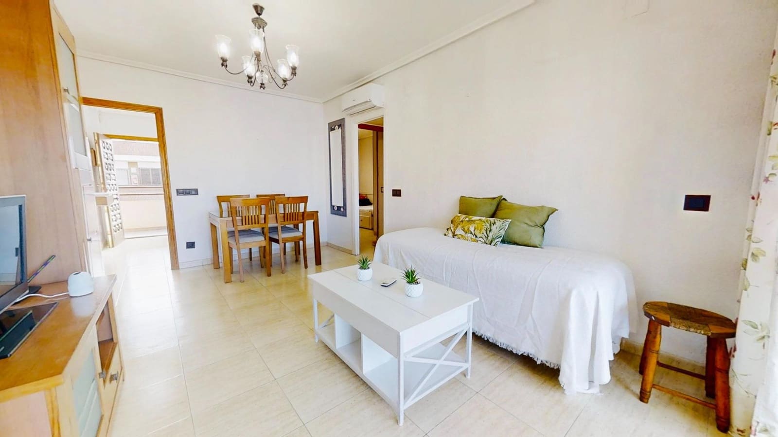 2 bedroom Penthouse for rent in Torrevieja - € 800 (Ref: 9390989)