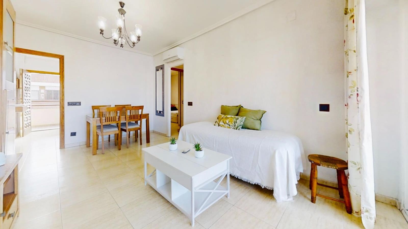 2 bedroom Penthouse for rent in Torrevieja - € 800 (Ref: 9390989)