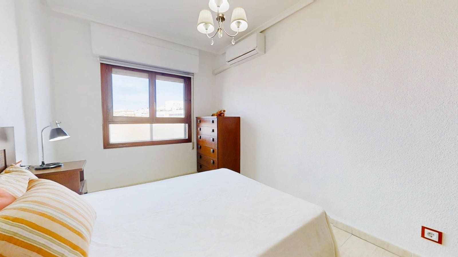 2 bedroom Penthouse for rent in Torrevieja - € 800 (Ref: 9390989)