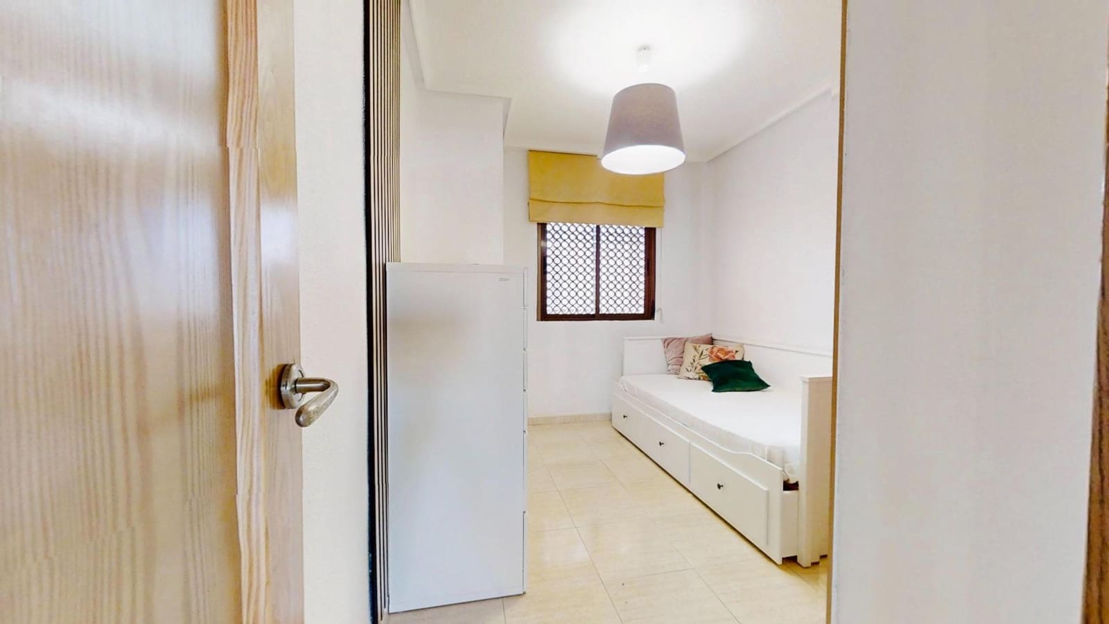 2 bedroom Penthouse for rent in Torrevieja - € 800 (Ref: 9390989)