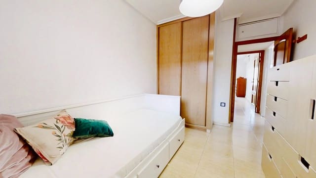 2 bedroom Penthouse for rent in Las Piscinas Naturales, Torrevieja - € 800 (Ref: 9390989)