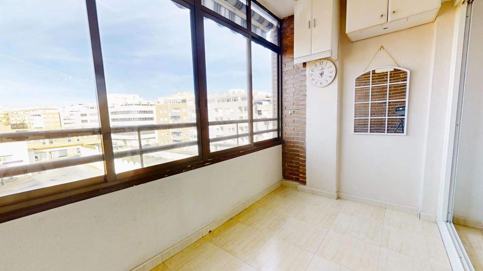 2 bedroom Penthouse for rent in Torrevieja - € 800 (Ref: 9390989)