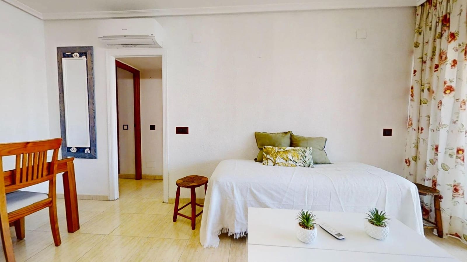 2 bedroom Penthouse for rent in Torrevieja - € 800 (Ref: 9390989)