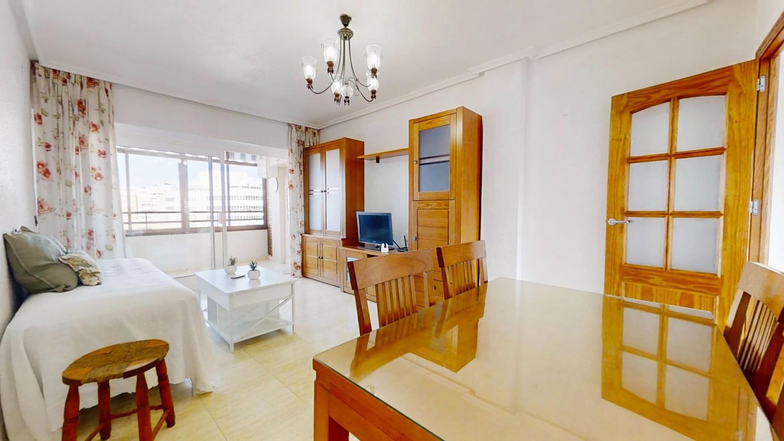 2 bedroom Penthouse for rent in Torrevieja - € 800 (Ref: 9390989)