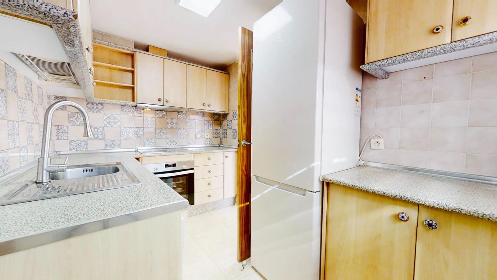 2 bedroom Penthouse for rent in Torrevieja - € 800 (Ref: 9390989)