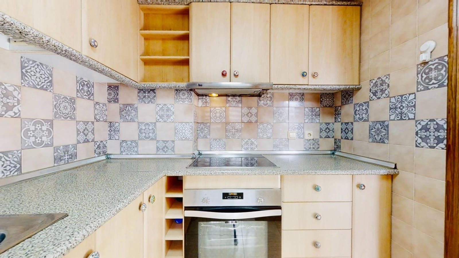 2 bedroom Penthouse for rent in Torrevieja - € 800 (Ref: 9390989)