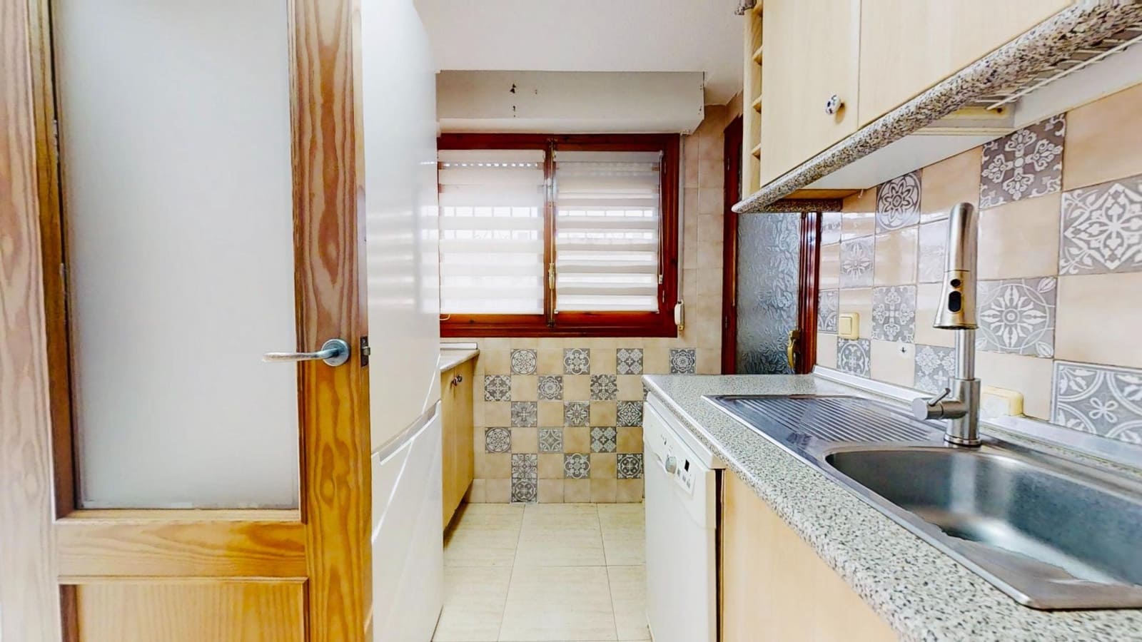 2 bedroom Penthouse for rent in Torrevieja - € 800 (Ref: 9390989)