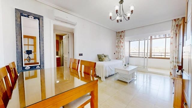 2 bedroom Penthouse for rent in Las Piscinas Naturales, Torrevieja - € 800 (Ref: 9390989)