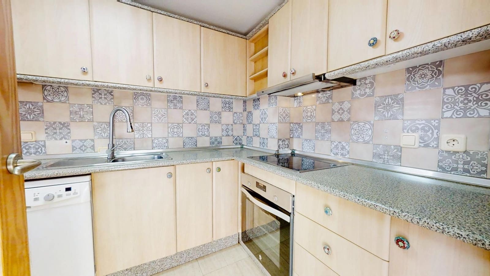 2 bedroom Penthouse for rent in Torrevieja - € 800 (Ref: 9390989)