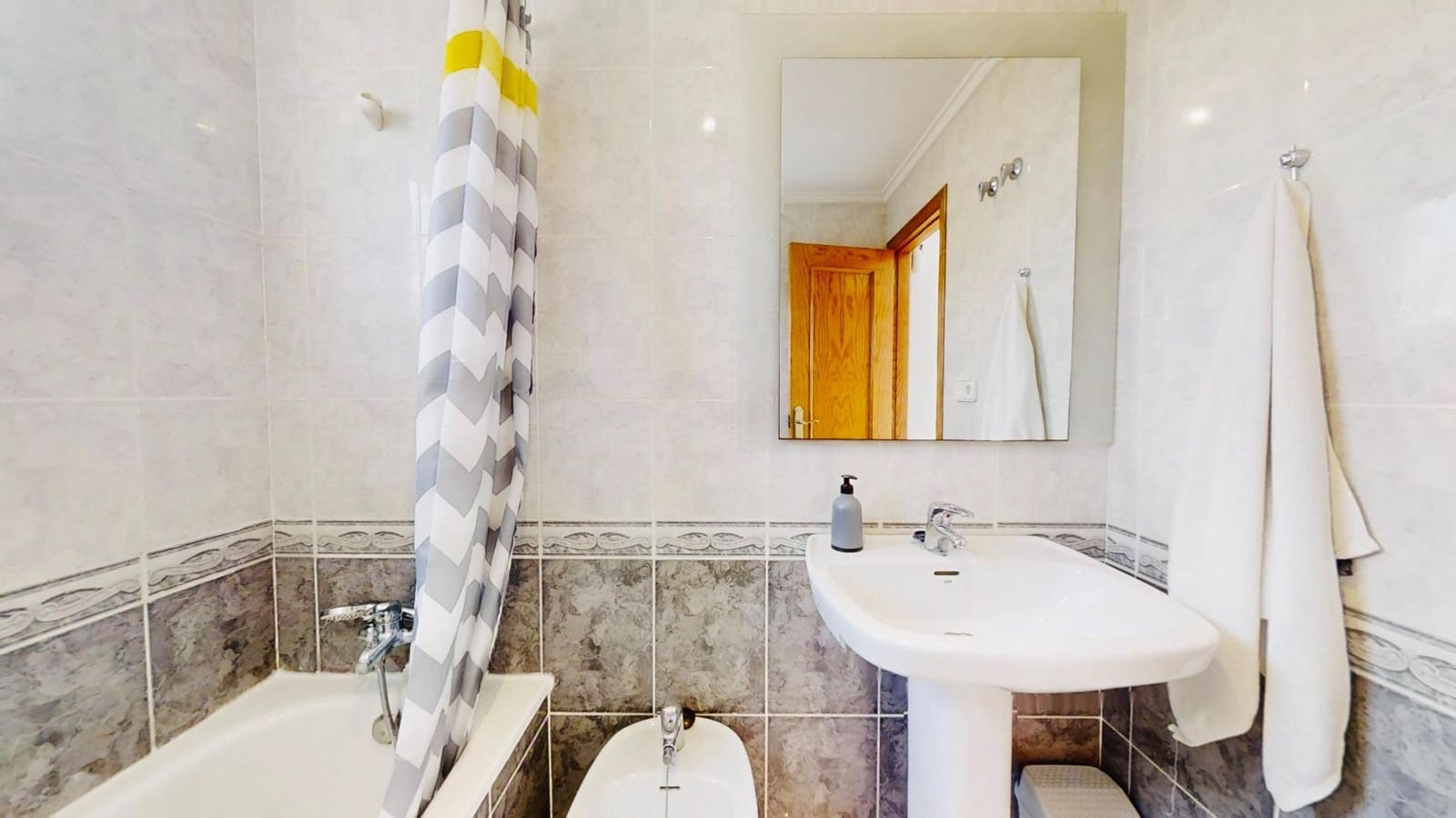 3 camera da letto Appartamento da affittare in Torrevieja con piscina - 1.100 € (Rif: 9390990)