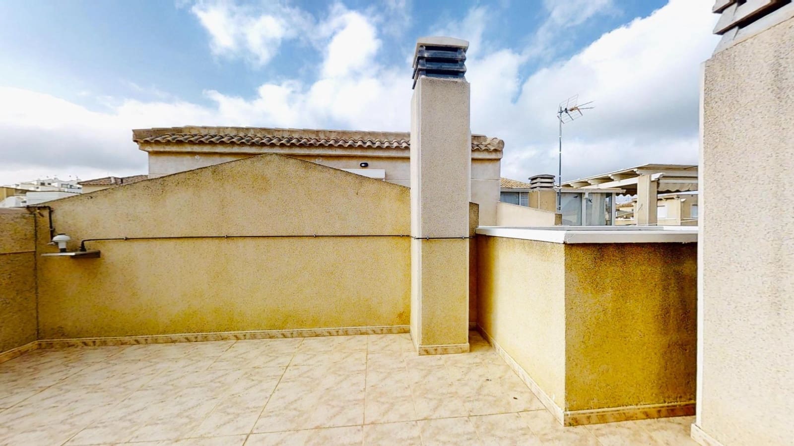 3 camera da letto Appartamento da affittare in Torrevieja con piscina - 1.100 € (Rif: 9390990)