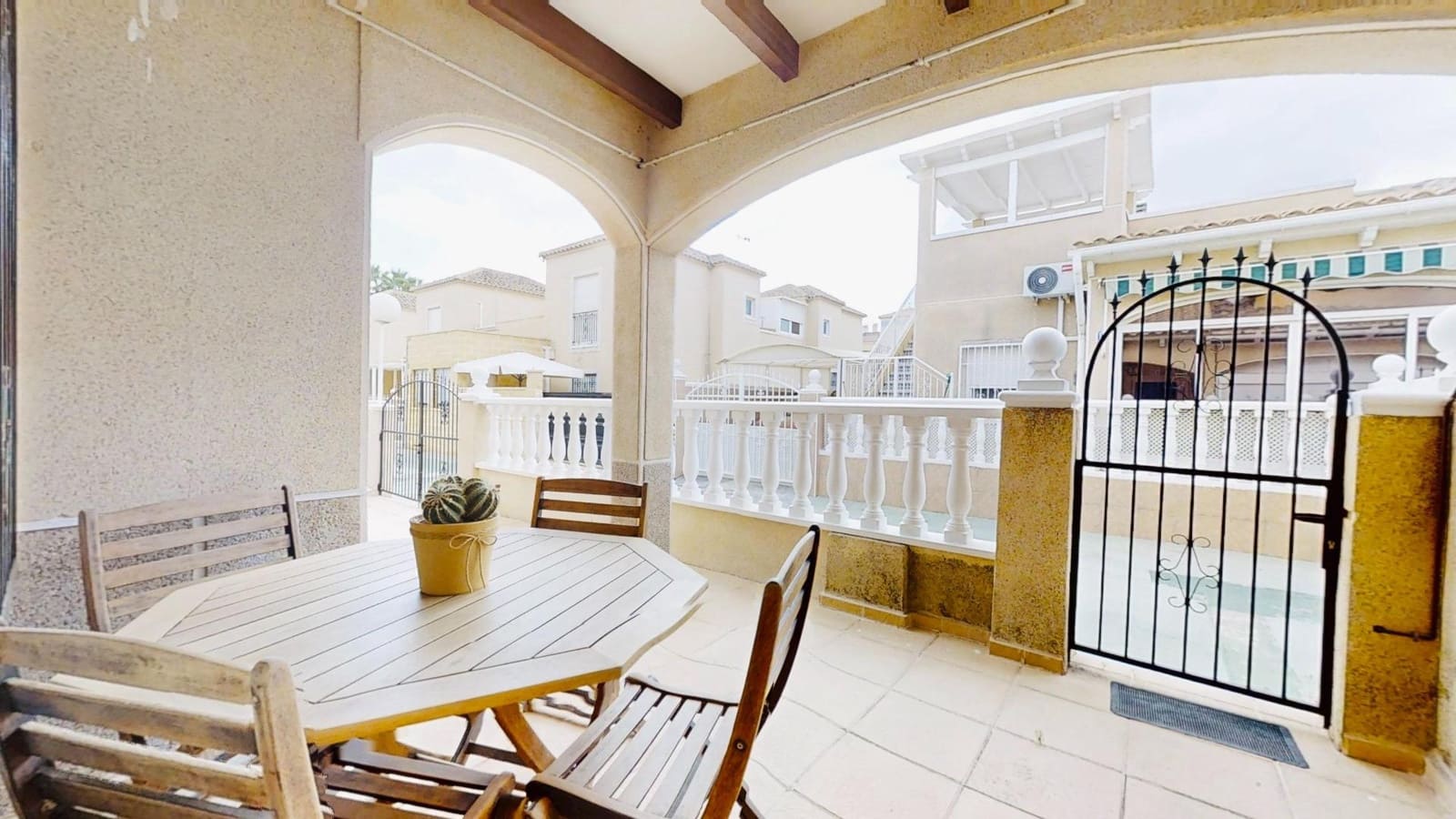 3 camera da letto Appartamento da affittare in Torrevieja con piscina - 1.100 € (Rif: 9390990)