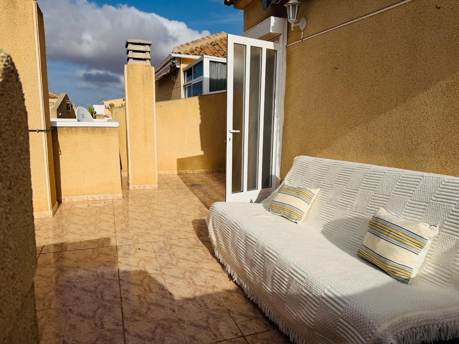 3 camera da letto Appartamento da affittare in Torrevieja con piscina - 1.100 € (Rif: 9390990)
