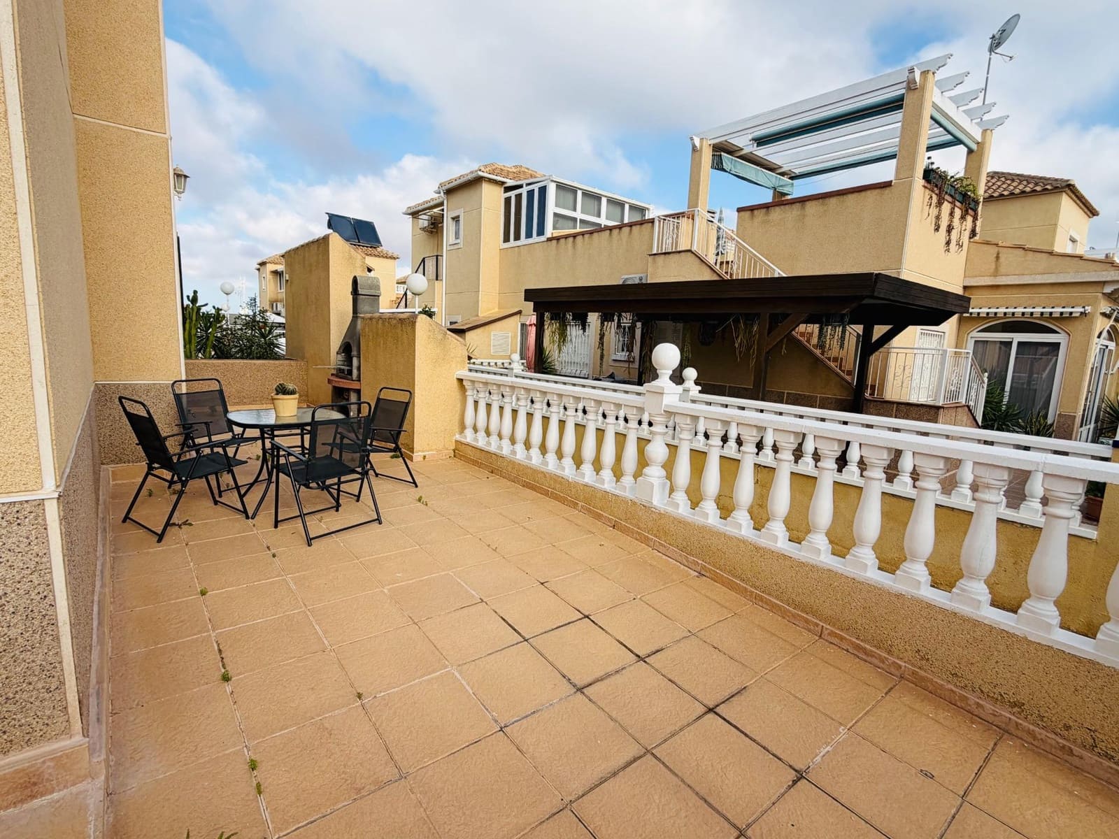 3 camera da letto Appartamento da affittare in Torrevieja con piscina - 1.100 € (Rif: 9390990)